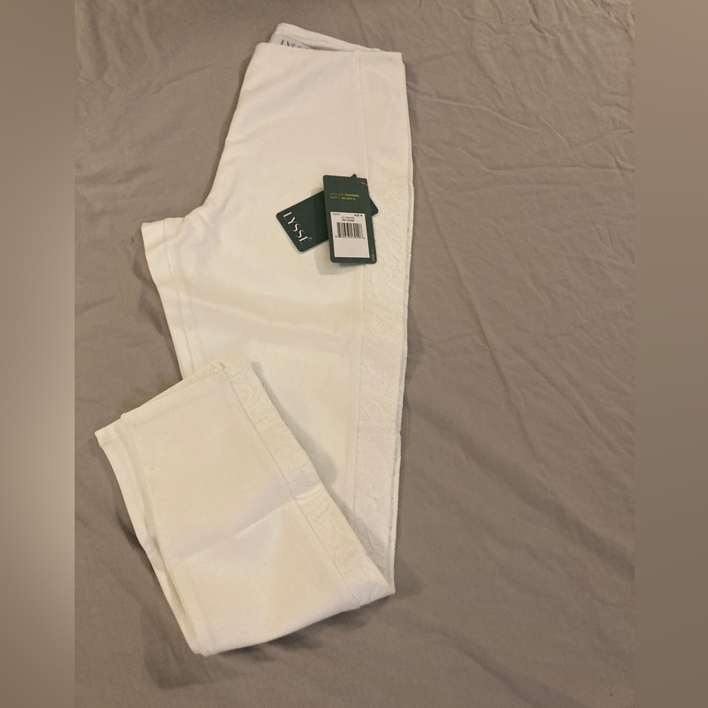 Lyssé white leggings with lace detailing.
